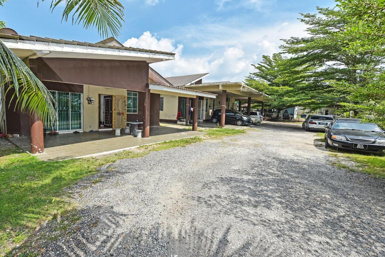 Oyo 90596 Casaria Inn Paka エクステリア 写真